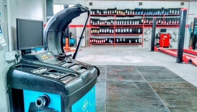 4 Pneumatici Nuovi con Montaggio, Equilibratura e Valvole da €190,00